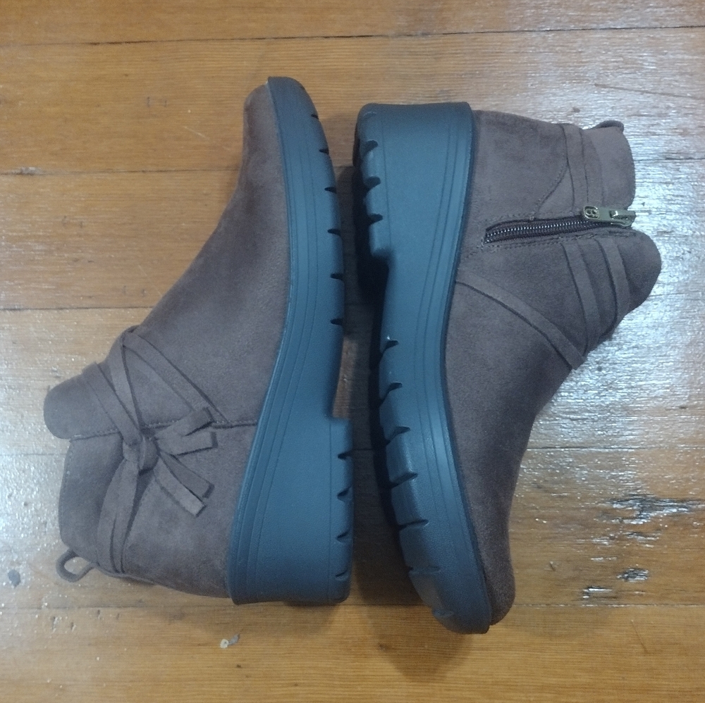 Bzees Women Ankle Boots with Black Sole - Picture 3 of 5